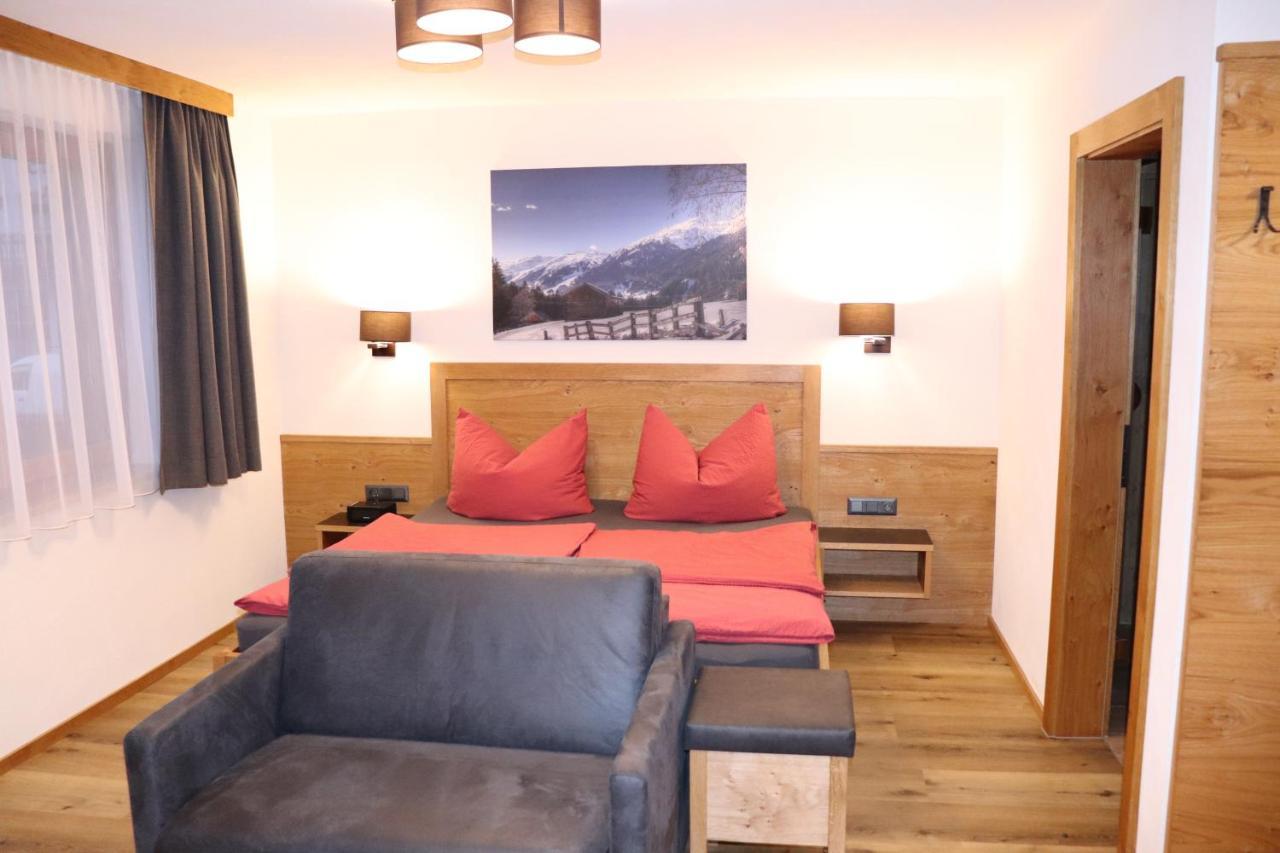 Haus Alpenflora Apartment Flirsch Exterior photo