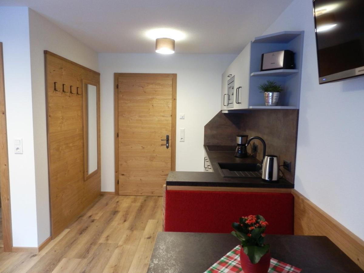 Haus Alpenflora Apartment Flirsch Exterior photo